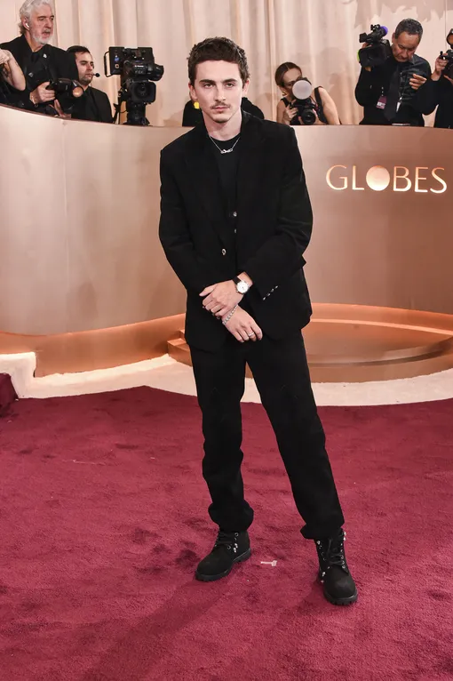 Тимоти Шаламе на премии «Золотой глобус» в ботинках из коллаборации Chrome Hearts и Timberland, 2026