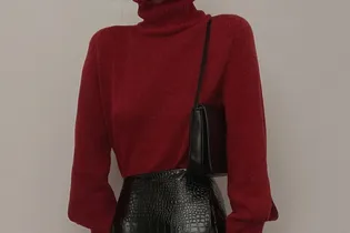 5 свитеров c горлом из мягкого кашемира, которые спасут в холода