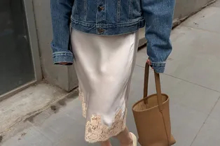 С каким «верхом» носить юбку с кружевом: 6 актуальных идей