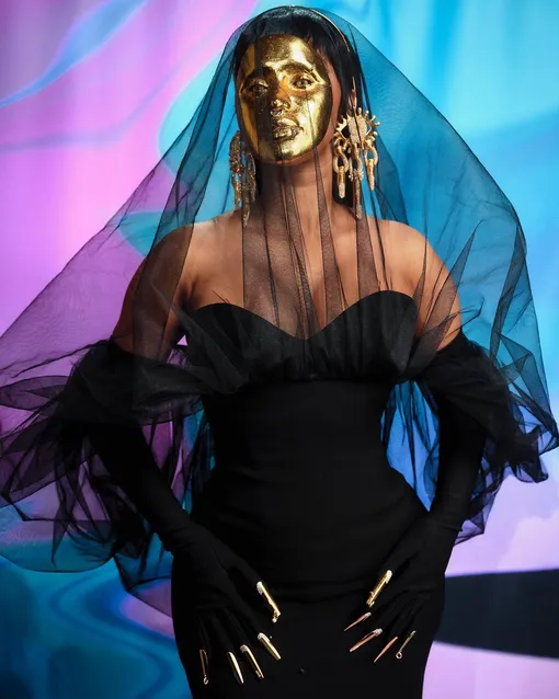 Карди Би на церемонии American Music Awards, 2021 Карди Би на церемонии American Music Awards, 2021