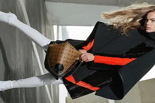 «Репетиция» осеннего шоу Louis Vuitton на строительном пустыре «Репетиция» осеннего шоу Louis Vuitton на строительном пустыре