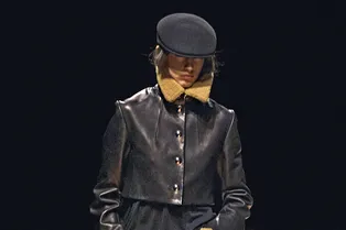 Модный минимум: 5 аксессуаров, которые нужны вам осенью-2025 Модный минимум: 5 аксессуаров, которые нужны вам осенью-2025