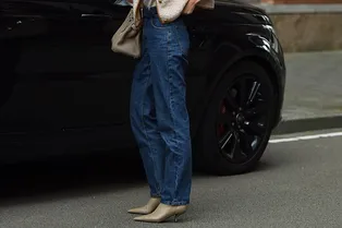 С какой обувью на каблуке носить джинсы С какой обувью на каблуке носить джинсы