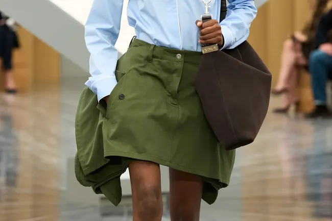 Не брюками едиными: в тренде юбка-карго