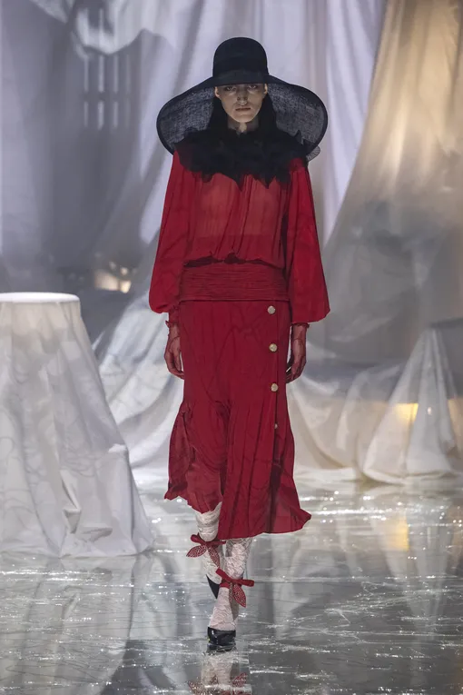Valentino весна-лето 2025 Valentino весна-лето 2025