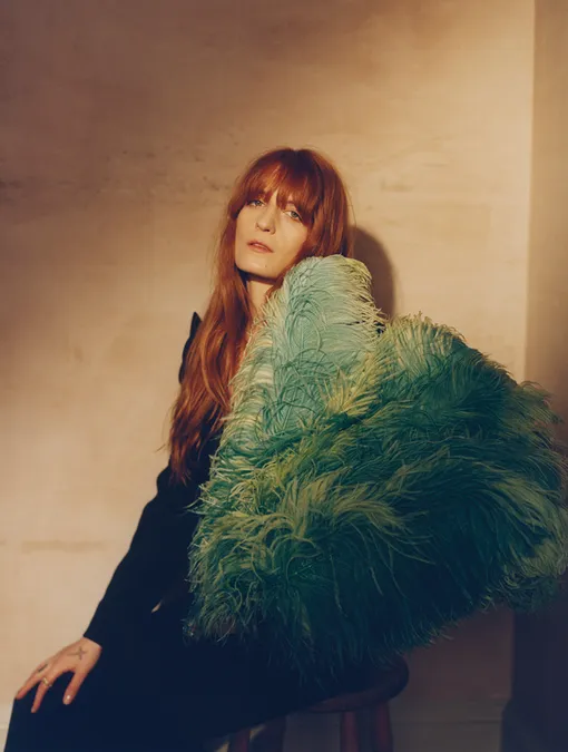 СМОКИНГ, БРЮКИ И ВЕЕР Gucci; КОЛЬЦО L’AVEUGLE PAR AMOUR (ЖЕЛТОЕ ЗОЛОТО), Gucci СМОКИНГ, БРЮКИ И ВЕЕР Gucci; КОЛЬЦО L’AVEUGLE PAR AMOUR (ЖЕЛТОЕ ЗОЛОТО), Gucci