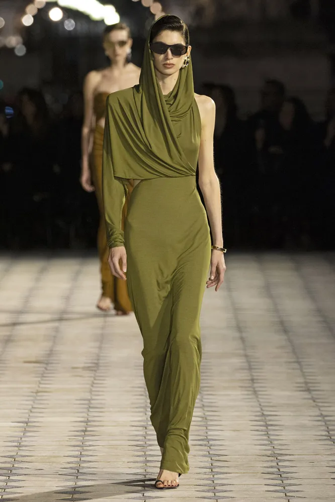 Saint Laurent весна-лета 2023 Saint Laurent весна-лета 2023
