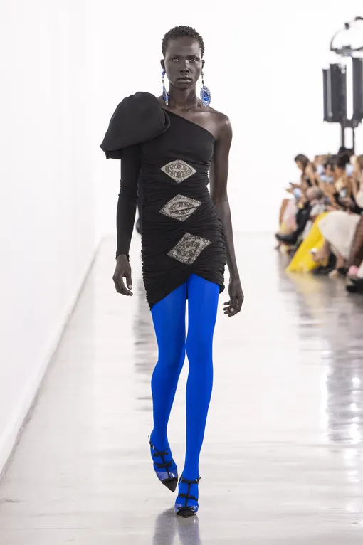 Giambattista Valli осень-зима 2023 Giambattista Valli осень-зима 2023