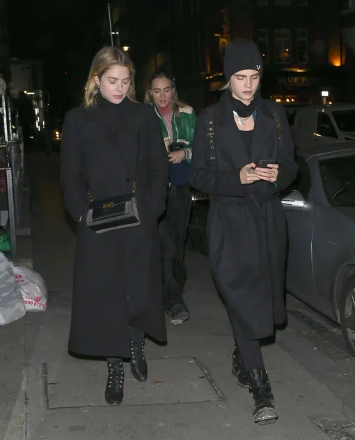 Эшли Бенсон и Кара Делевинь