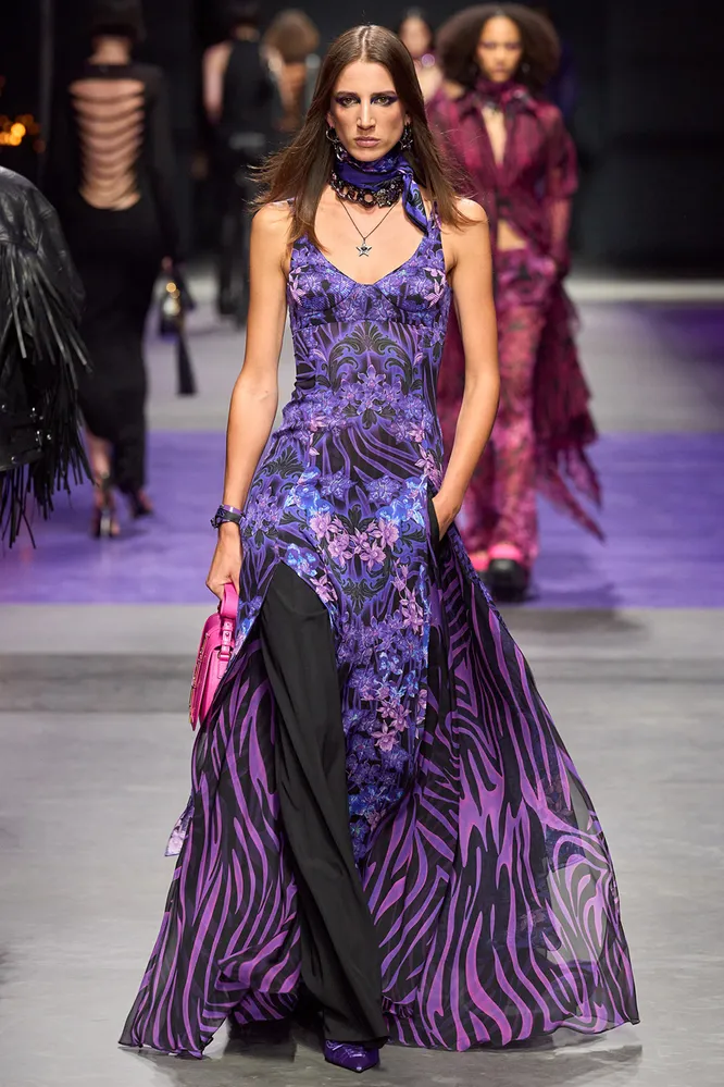 VERSACE весна-лето 2023 VERSACE весна-лето 2023