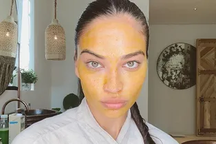 4 антиэйдж маски, которые можно приготовить дома