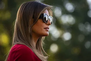 Красный и беж: Мелания Трамп нашла идеальное сочетание