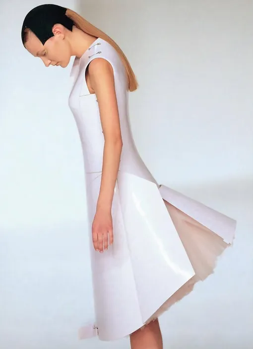 Платье «Самолет» Hussein Chalayan, весна-лето 2000