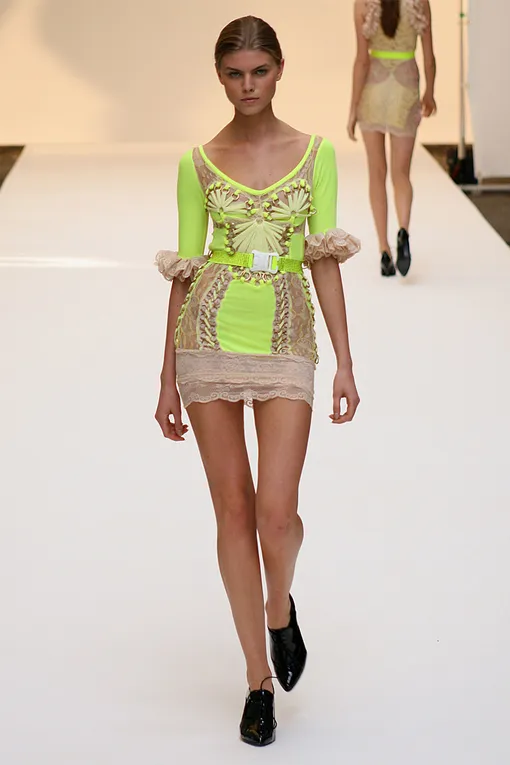 Марина Линчук на первом показе Christopher Kane весна-лето 2007