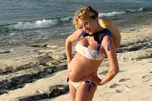 45-летняя Хлоя Севиньи впервые стала мамой 45-летняя Хлоя Севиньи впервые стала мамой