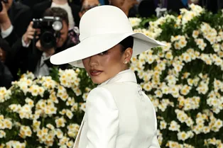 Денди, гангстеры и дух старого Голливуда: главное о ковровой дорожке Met Gala-2025