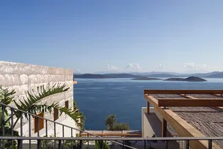 Эгейское море, современное искусство и немного гедонизма: строим планы на бархатный сезон