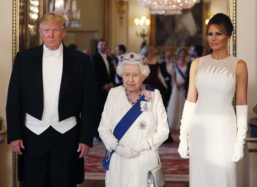 Дональд и Мелания Трамп и Елизавета II Дональд и Мелания Трамп и Елизавета II