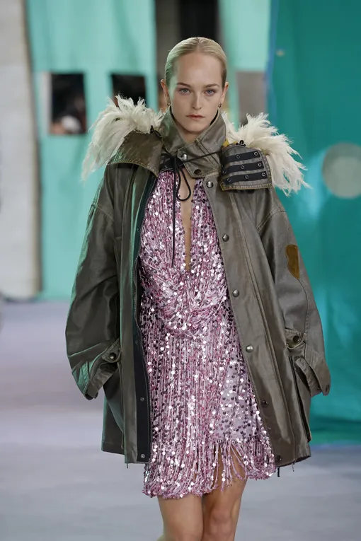 Burberry весна-лето 2025 Burberry весна-лето 2025