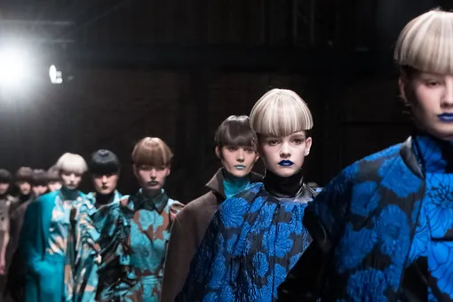 Меховые смокинги, кожаные платья и синие губы: показ новой коллекции Viva Voх Меховые смокинги, кожаные платья и синие губы: показ новой коллекции Viva Voх