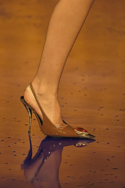 Saint Laurent весна-лето 2025