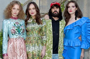 Под сенью девушек в цвету: Алессандро Микеле и его музы на вечеринке Gucci Bloom Под сенью девушек в цвету: Алессандро Микеле и его музы на вечеринке Gucci Bloom
