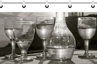 Как заставить себя выпить два литра воды в день