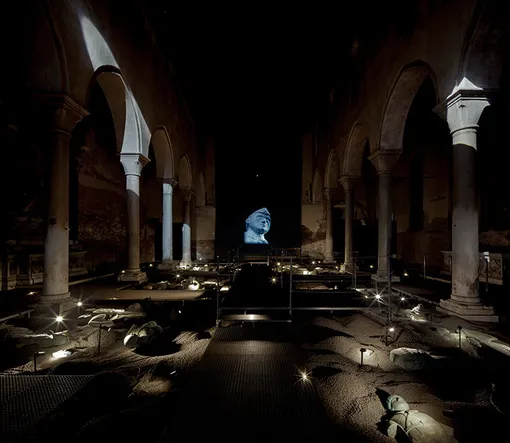 Инсталляция «Коллекция археолога» в бывшей церкви Святой Екатерины в Венеции (в рамках параллельной программы 56-й биеннале). 2015