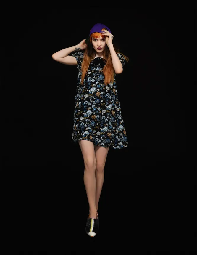 Музыкальная сорокаГраймс. Поп-принцесса, миксующая одежду и музыку разных стилей.Saint Laurent by Hedi SlimaneТуфли Fendi.