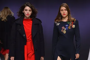 Яркие цвета и фирменная вышивка в новой коллекции Dalood