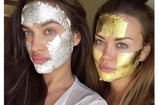 Редкие красавицы: Ирина Шейк поделилась архивным снимком с сестрой Татьяной