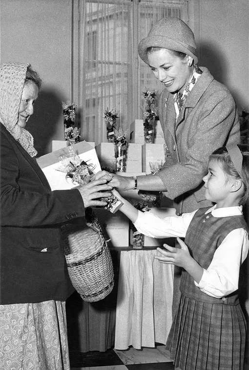 Принцесса Грейс в 1961 году Принцесса Грейс в 1961 году