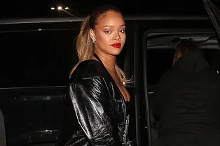 Матрица — перезагрузка: Рианна в кожаном мини и плаще сходила на концерт Jay-Z