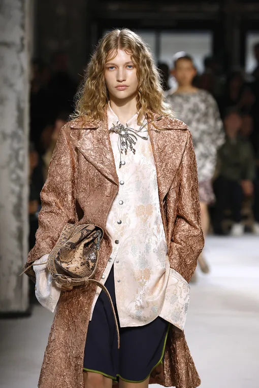 Dries Van Noten весна-лето 2025 Dries Van Noten весна-лето 2025