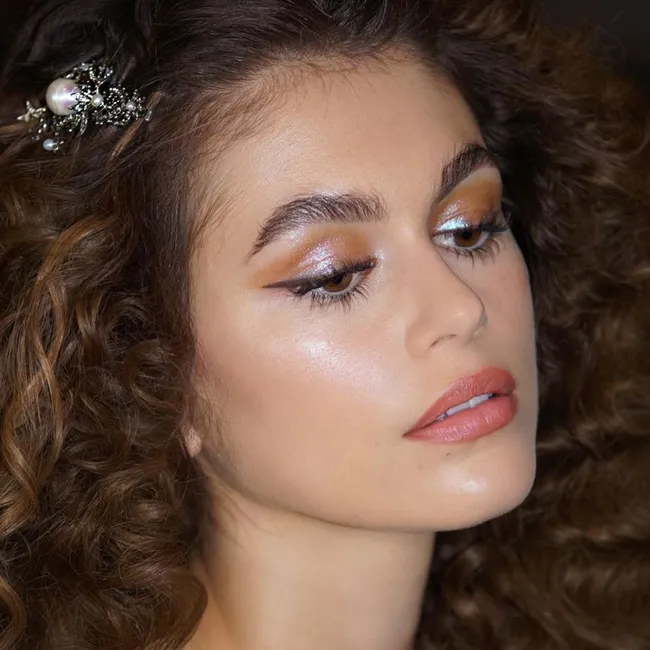 Лучшие тени и глиттеры для макияжа, которые продержатся всю ночь