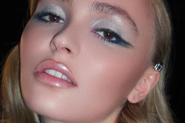 Этот бьюти-тренд из нулевых получил новую жизнь в 2026-м