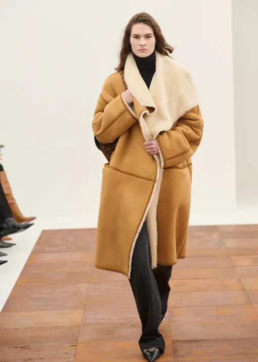 Toteme осень-зима 2025/26 Toteme осень-зима 2025/26