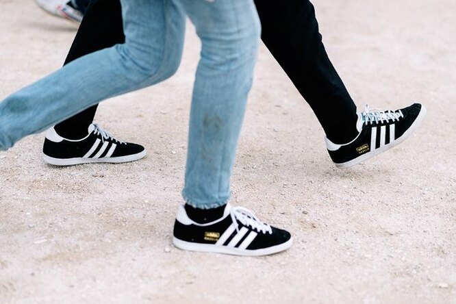 Как кроссовки adidas Gazelle стали любимой обувью модниц