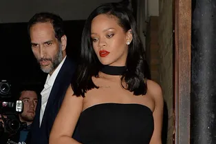 Привет из 90-х: Рианна возвращает в моду браслеты на лодыжку