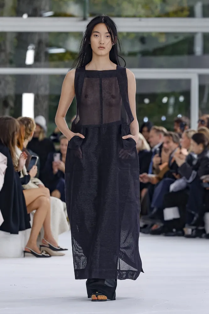 Issey Miyake весна-лето 2025 Issey Miyake весна-лето 2025