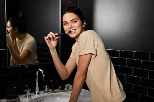 Как отбелить зубы в домашних условиях