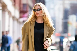 Ботинки с карманами и зимний вариант платья-комбинации: Эльза Хоск в Нью-Йорке