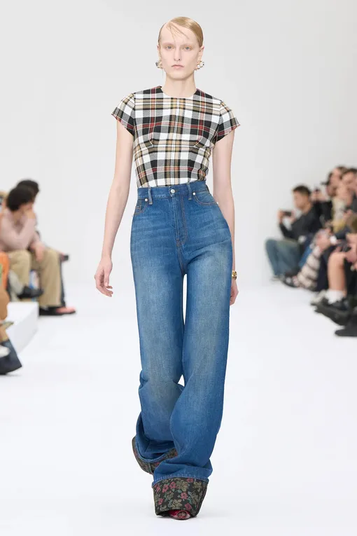 Acne Studios весна-лето 2025 Acne Studios весна-лето 2025