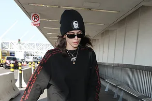 Как даже в мешковатом спорткостюме выглядеть как супермодель: учимся у Кайи Гербер