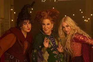 Disney+ представил первые кадры со съемок «Фокуса-покуса 2» с Сарой Джессикой Паркер