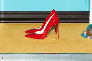 Идеальные красные лодочки, босоножки на тонких ремешках и мюли в коллекции Ballin