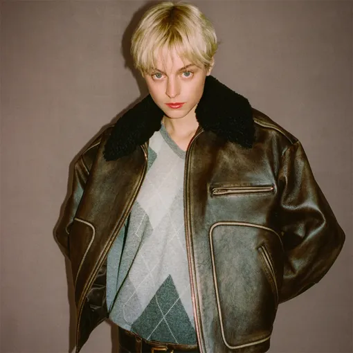 Эмма Корин в лукбуке Miu Miu осень-зима 2022 Эмма Корин в лукбуке Miu Miu осень-зима 2022