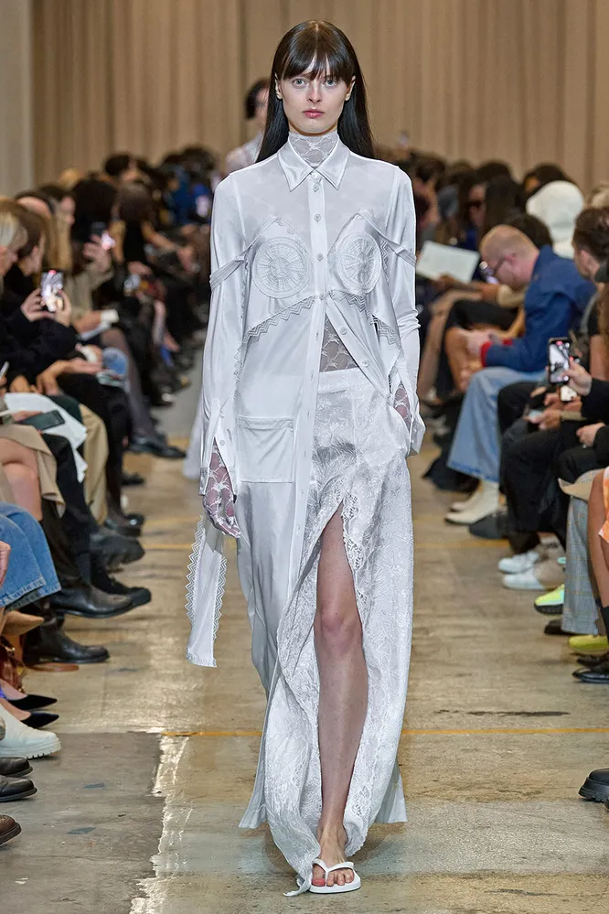 BURBERRY весна-лето 2023 BURBERRY весна-лето 2023