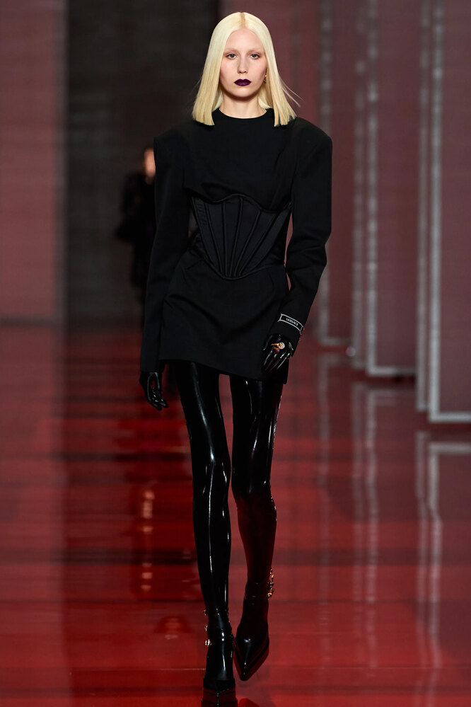 VERSACE осень-зима 2022/23 VERSACE осень-зима 2022/23