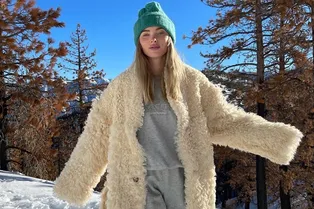 Эльза Хоск нашла стильный и удобный образ, из которого не захочется вылезать всю зиму